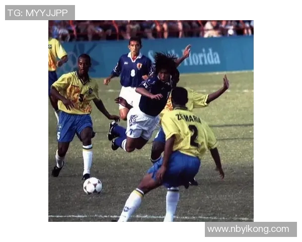 高脚杯上的足球明星都有哪些他们的成就与风采一览无遗